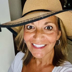 Meet your Posher, Angie